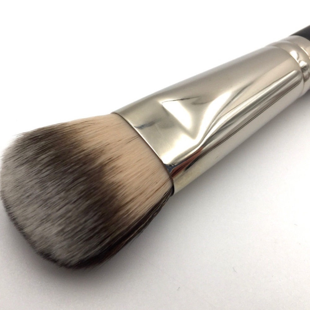 MAC Foundation Brush